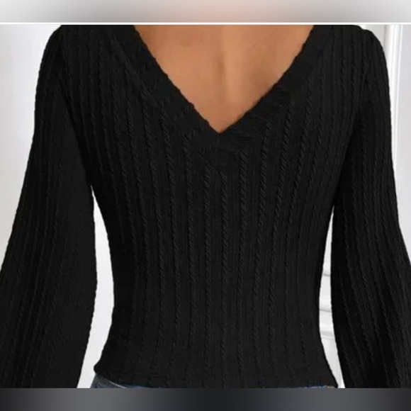 Black Lantern Sleeve V Neck Rib-knit Tee - Picture 3 of 8
